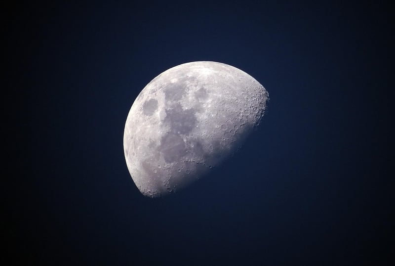 Lunar colonization